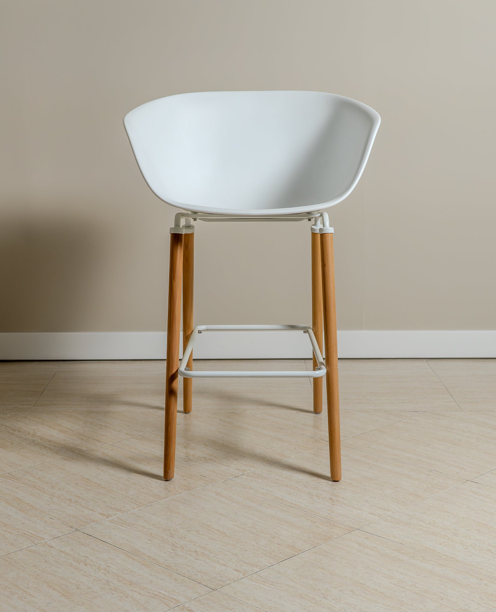 Casco Modern Bar Stool Armchair (Arctic White) – Scandinavian Style Shell Stool with Wooden Legs & Armrests (68cm) - Marcel Olsen
