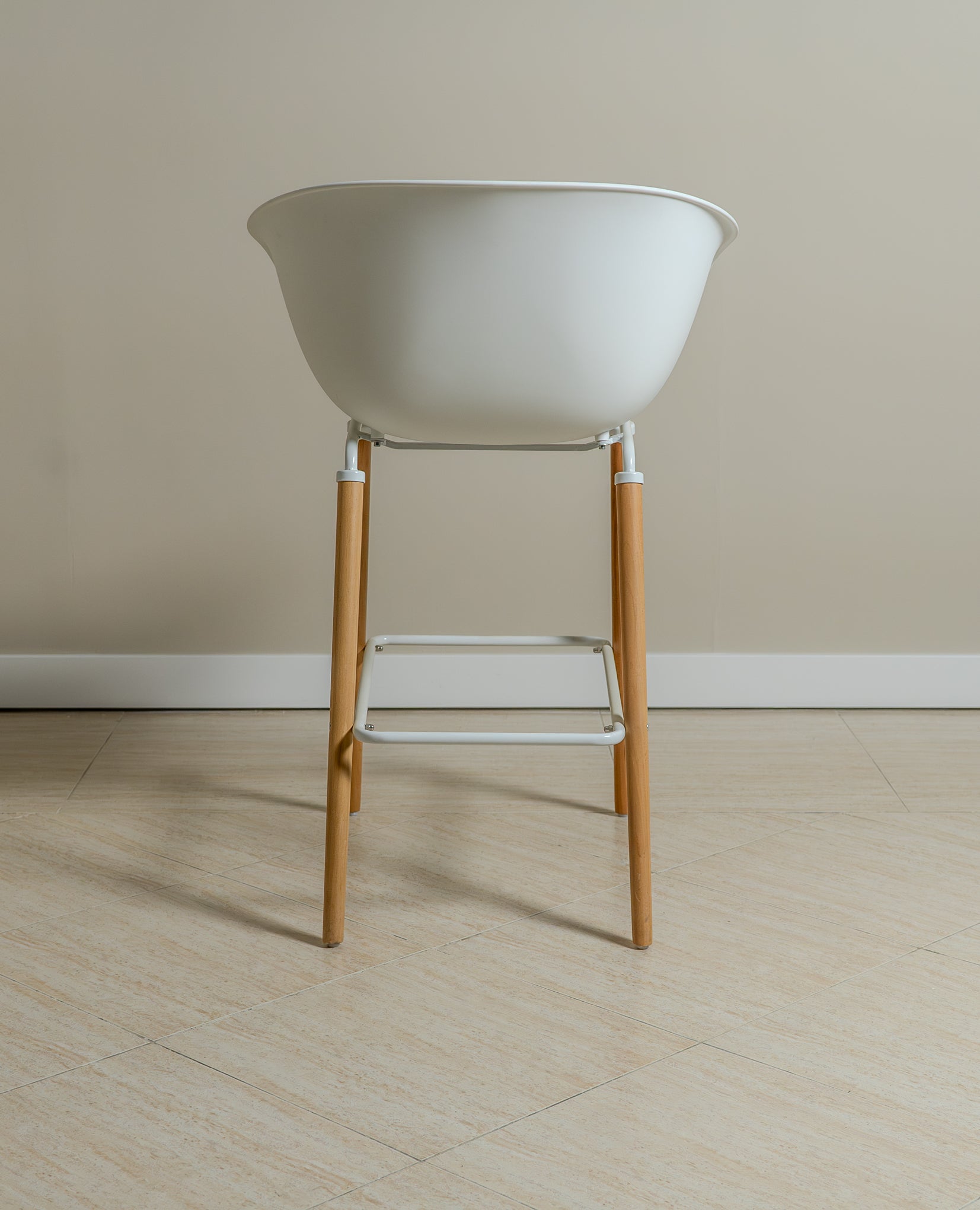 Casco Modern Bar Stool Armchair (Arctic White) – Scandinavian Style Shell Stool with Wooden Legs & Armrests (68cm) - Marcel Olsen