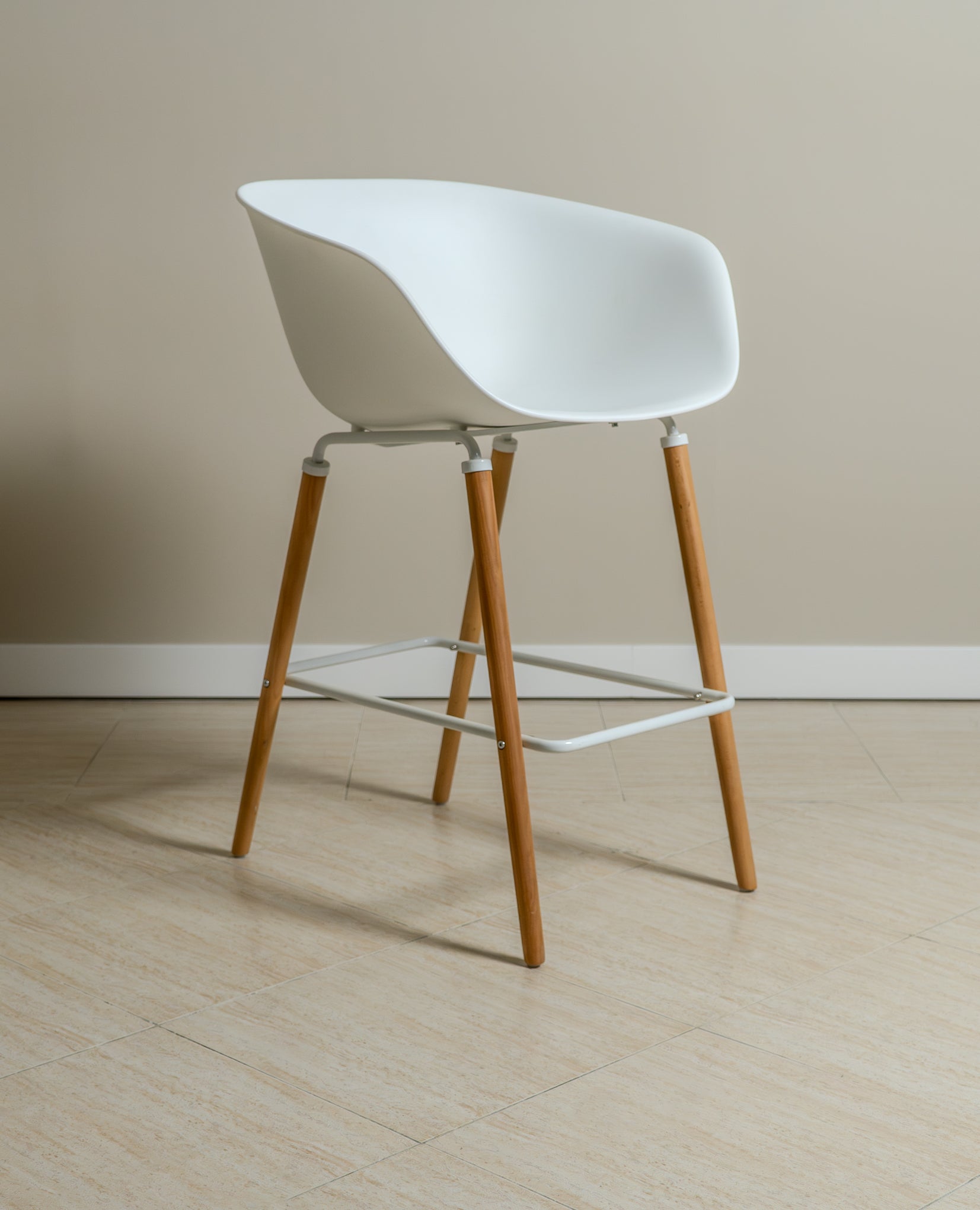 Casco Modern Bar Stool Armchair (Arctic White) – Scandinavian Style Shell Stool with Wooden Legs & Armrests (68cm) - Marcel Olsen