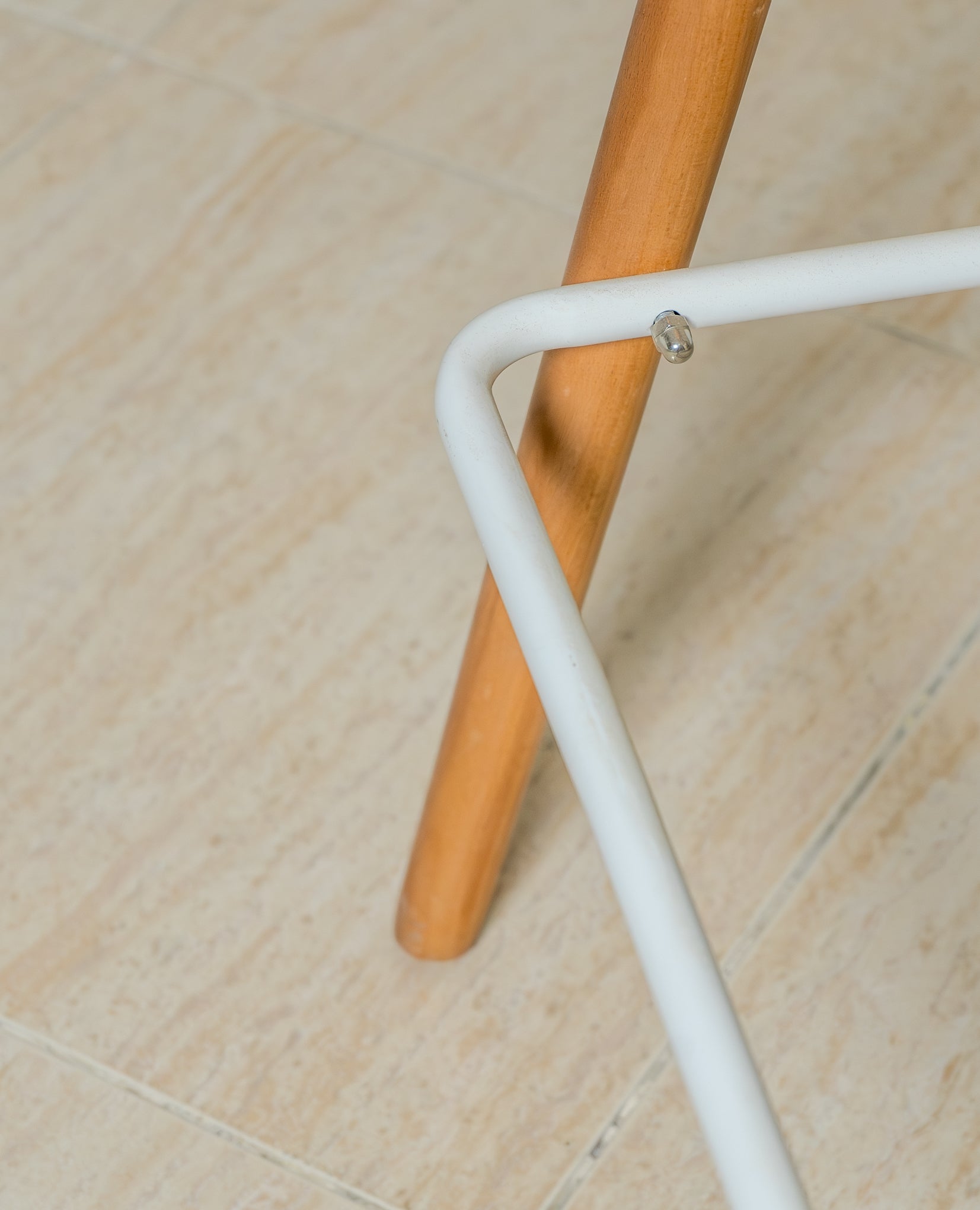 Casco Modern Bar Stool Armchair (Arctic White) – Scandinavian Style Shell Stool with Wooden Legs & Armrests (68cm) - Marcel Olsen