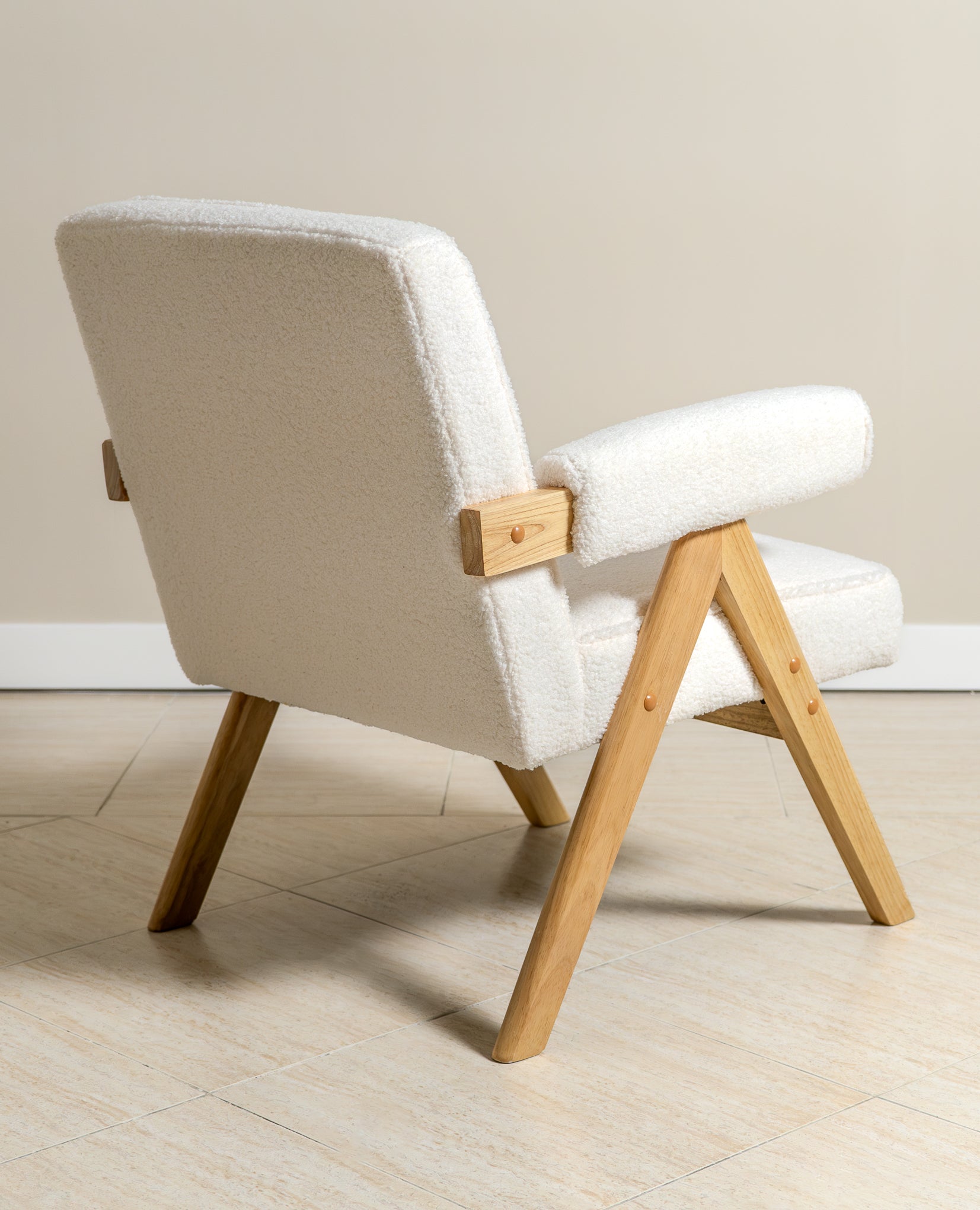 Bascuas Boho Upholstered Armchair (Bouclé White Fabric) – Mid-century Style Accent Chair - Marcel Olsen