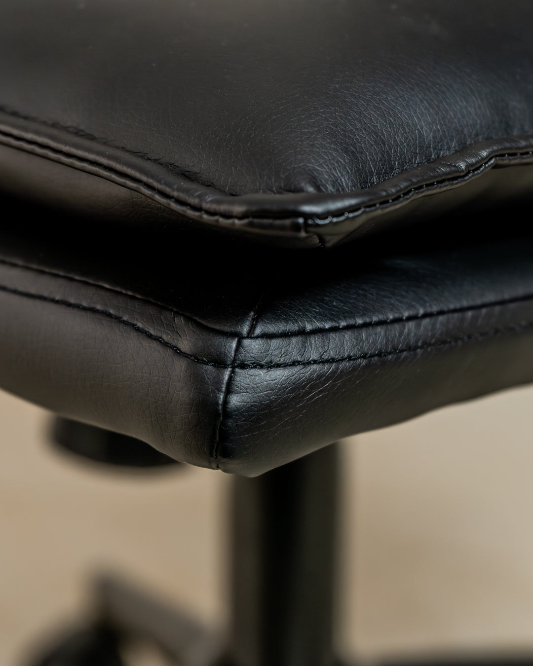 Executive Cushioned Office Chair (Black Faux Leather) – Mid-century Modern Swivel Desk Chair - Marcel Olsen