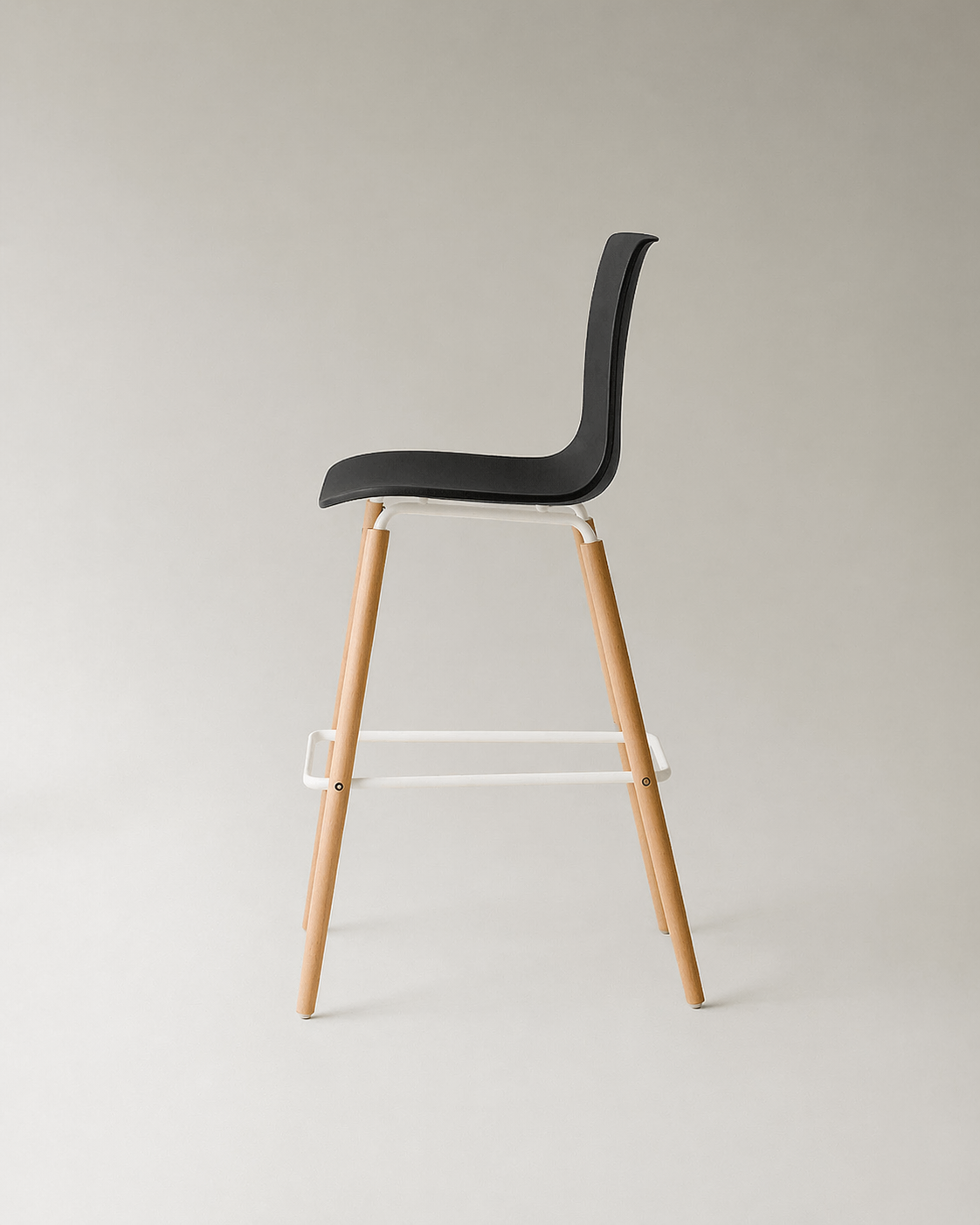 Casco Scandinavian Bar Stools – Set of 4 (Jet Black / Arctic White) – Outlet Outlet Products - Marcel Olsen