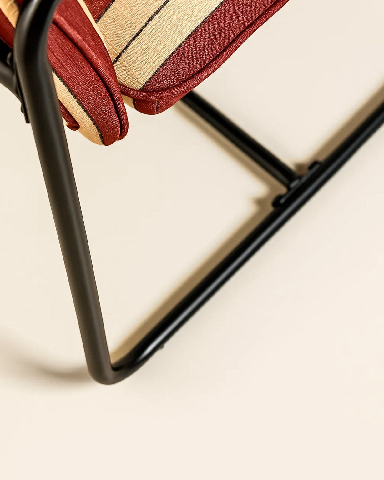 Berria Armchair Metal & Striped Fabric (Crimson Sand) – Outlet - Marcel Olsen