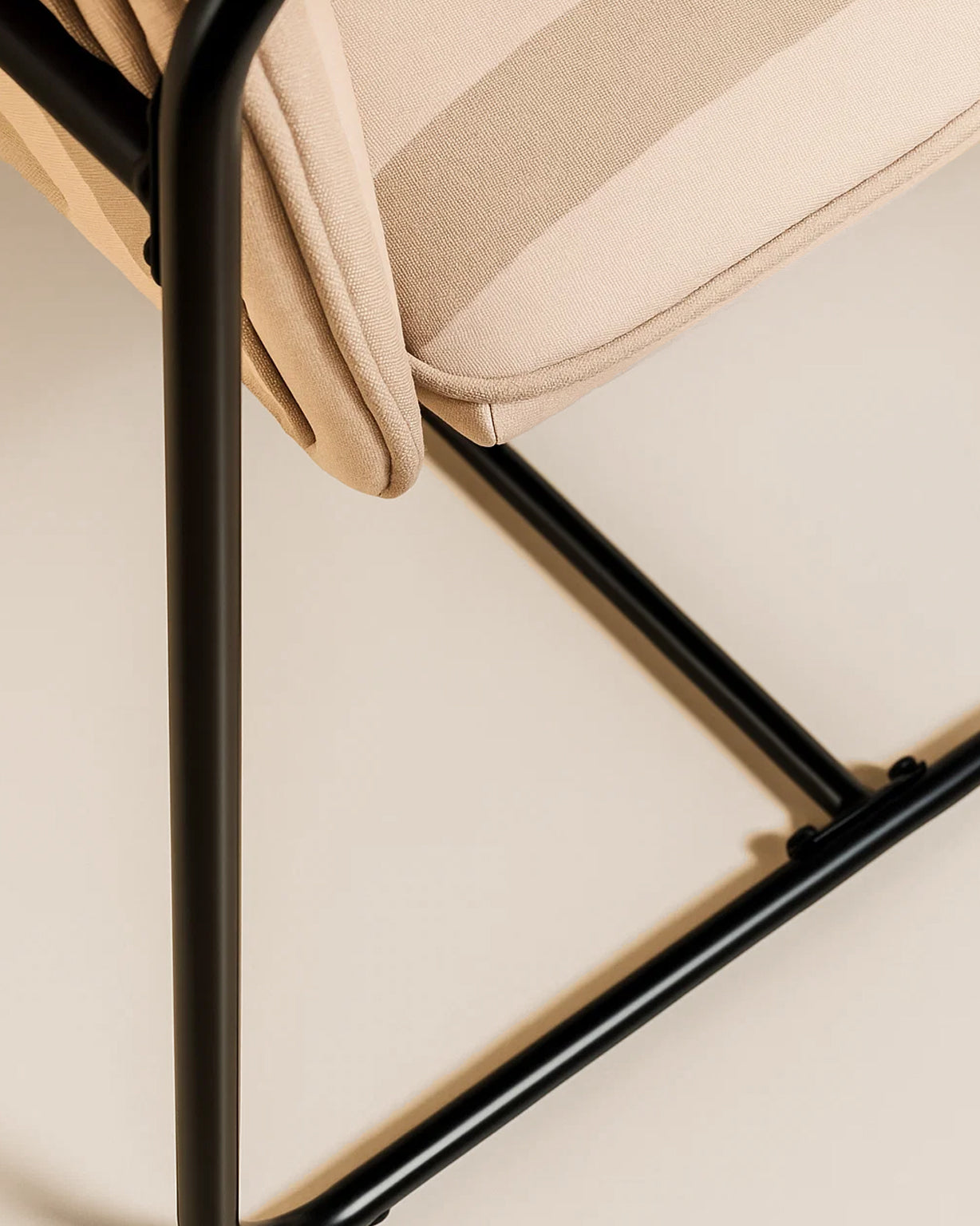 Berria Armchair Metal & Striped Fabric (Natural Sand) – Outlet - Marcel Olsen