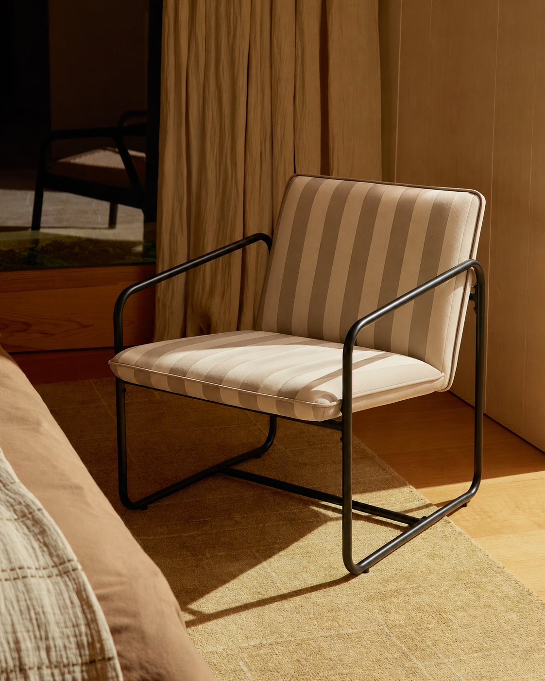 Berria Armchair Metal & Striped Fabric (Natural Sand) – Outlet