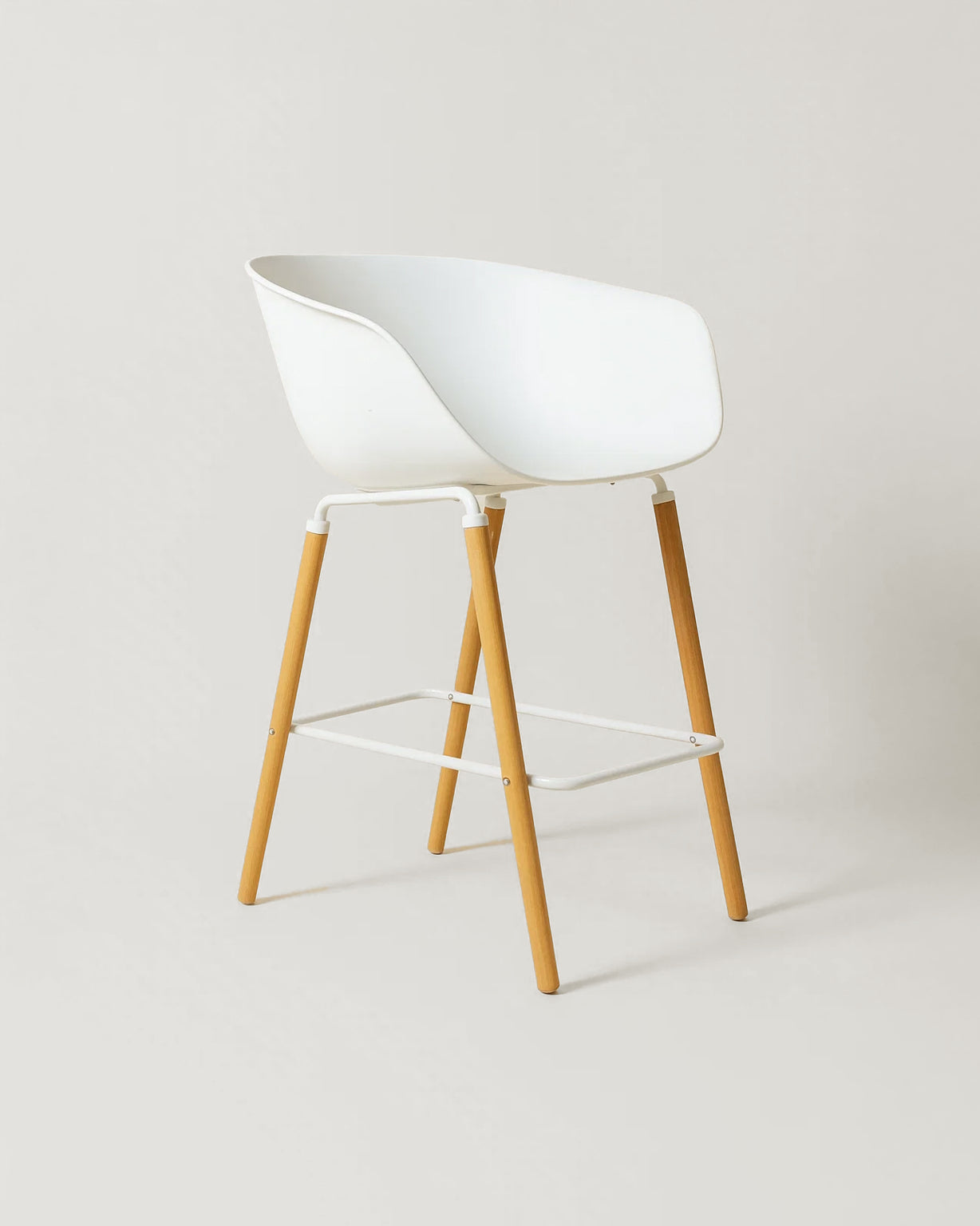 Casco Modern Bar Stool Armchair (Arctic White) – Scandinavian Style Shell Stool with Wooden Legs & Armrests (68cm) (4 Units) Outlet Products - Marcel Olsen