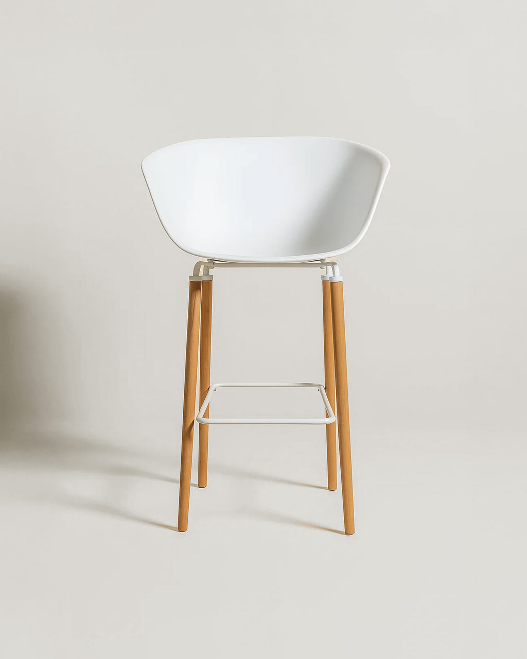 Casco Scandinavian Bar Stool Armchairs – Set of 4 (Arctic White, Seat Height 68cm) – Outlet Outlet Products - Marcel Olsen