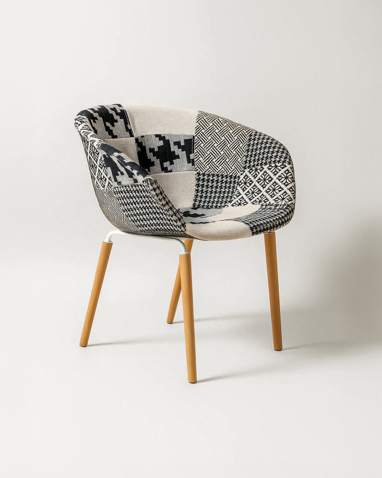 Casco Modern Dining Chair (Monochrome) – Scandinavian Style Shell Chair with Wooden Legs (4 Units) Outlet Products - Marcel Olsen