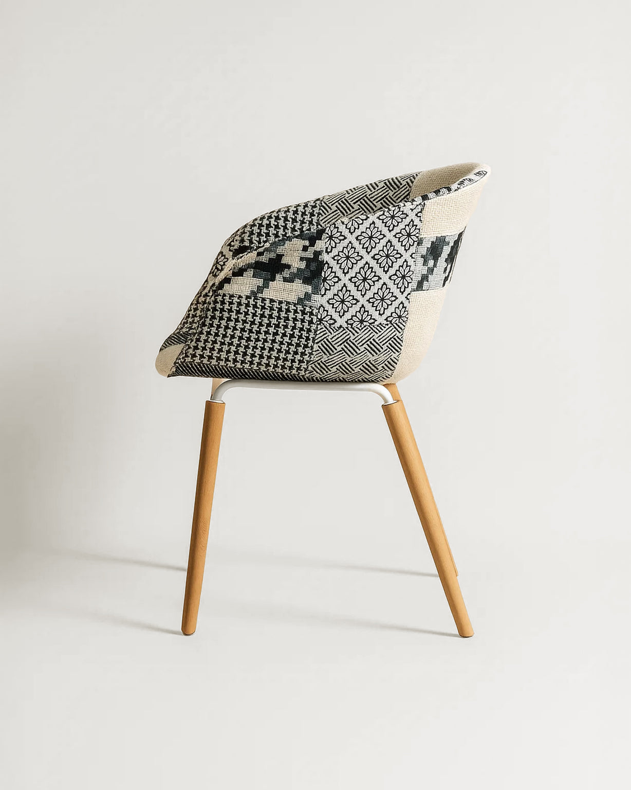 Casco Modern Dining Chair (Monochrome) – Scandinavian Style Shell Chair with Wooden Legs (4 Units) Outlet Products - Marcel Olsen