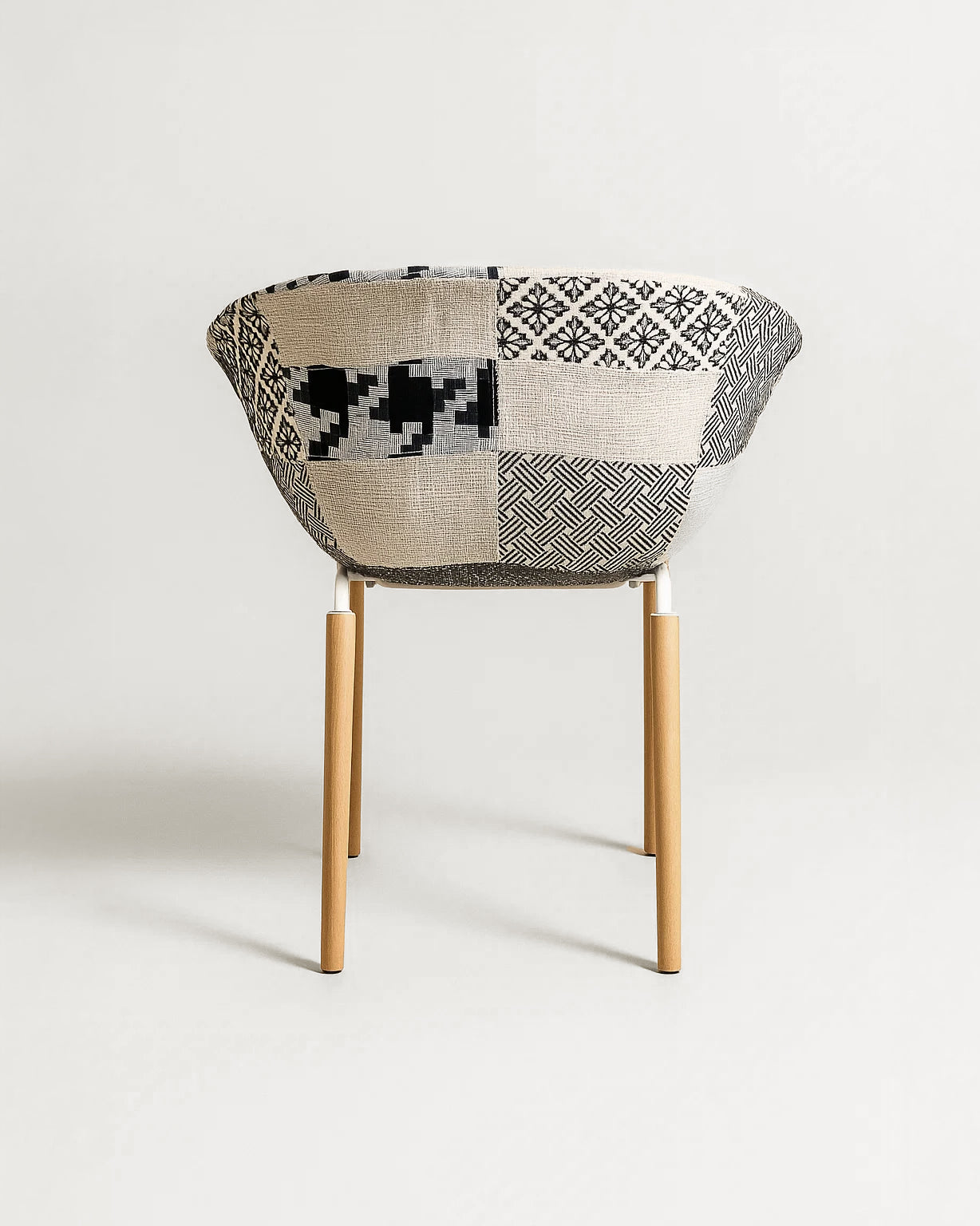 Casco Modern Dining Chair (Monochrome) – Scandinavian Style Shell Chair with Wooden Legs (4 Units) Outlet Products - Marcel Olsen