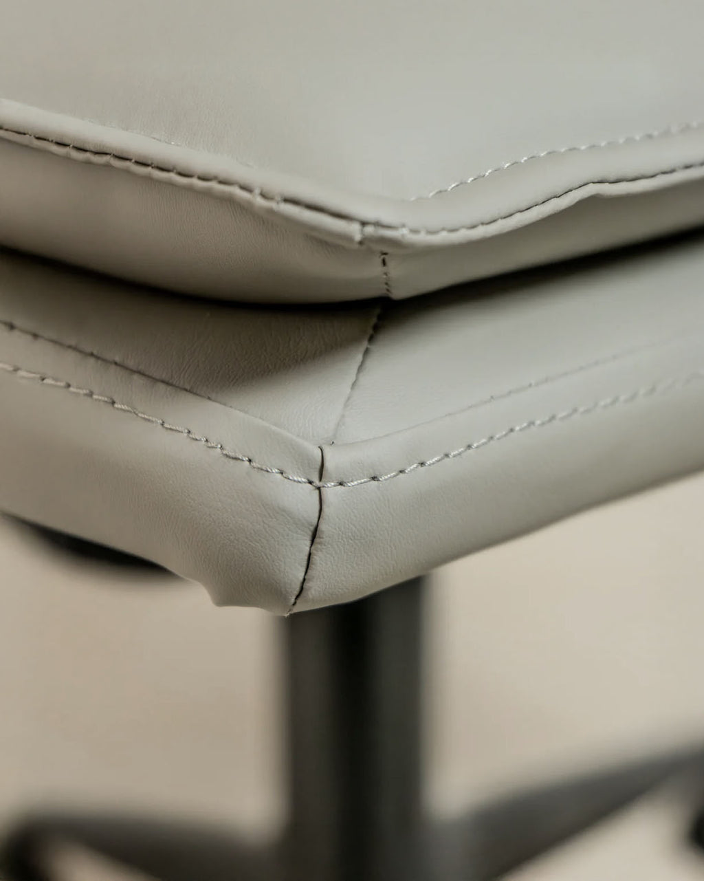 Executive Cushioned Office Chair (Smoke Beige) – Outlet - Marcel Olsen