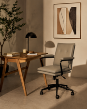 Silla ejecutiva acolchada para oficina (Beige Humo) – Outlet