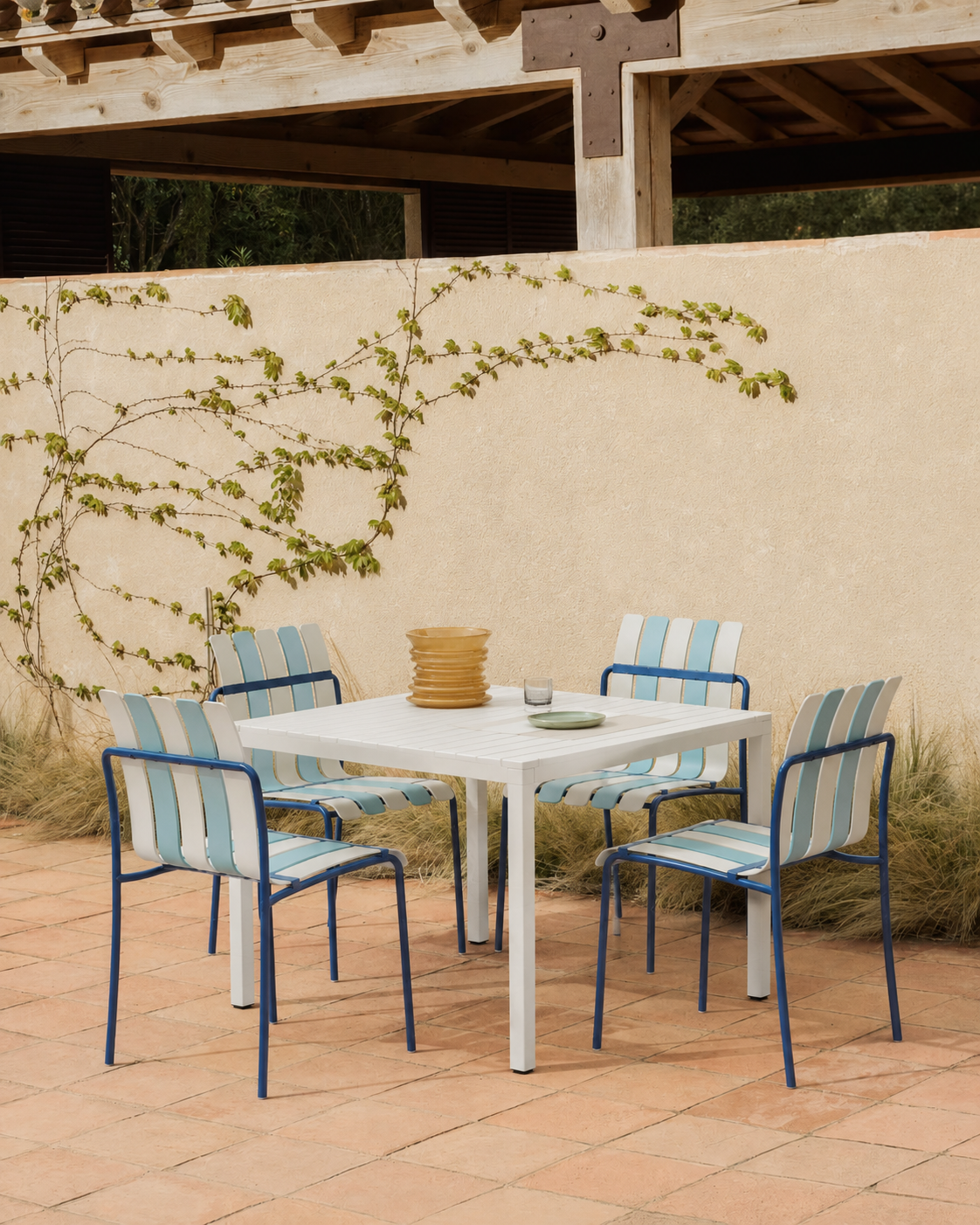 Ondara Outdoor Chairs – Set of 4 (Sea Blue & White) – Outlet - Marcel Olsen