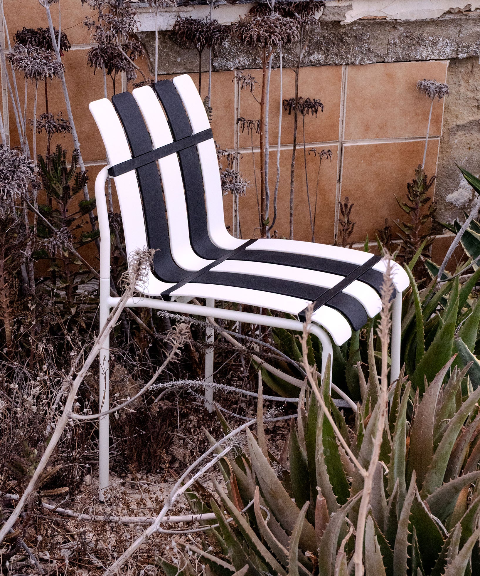 Ondara Outdoor Chair (Zebra Black & White) – Modern Boho Patio Chair - Marcel Olsen