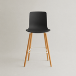 Casco Scandinavian Bar Stools – Set of 4 (Jet Black / Arctic White) – Outlet Outlet Products - Marcel Olsen